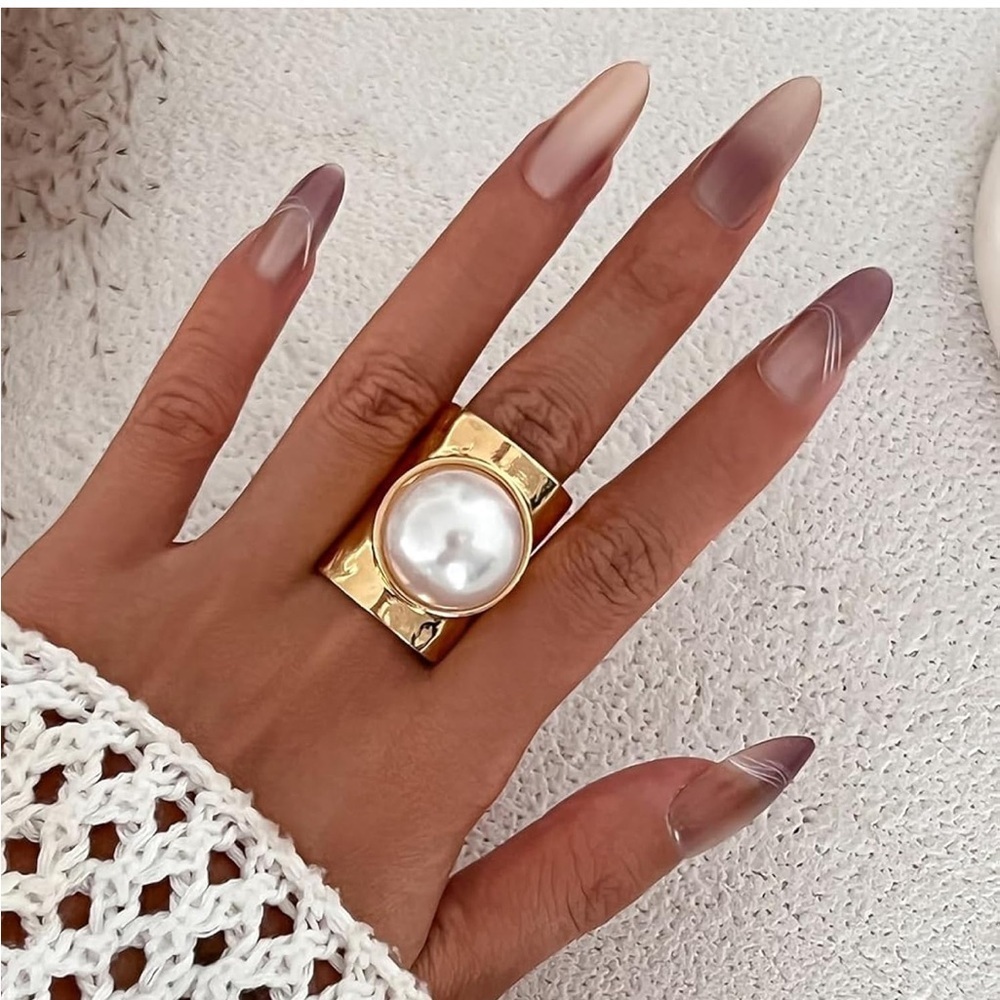 Sculptural Baroque Pearl Signet Ring - Picture 2 of 6